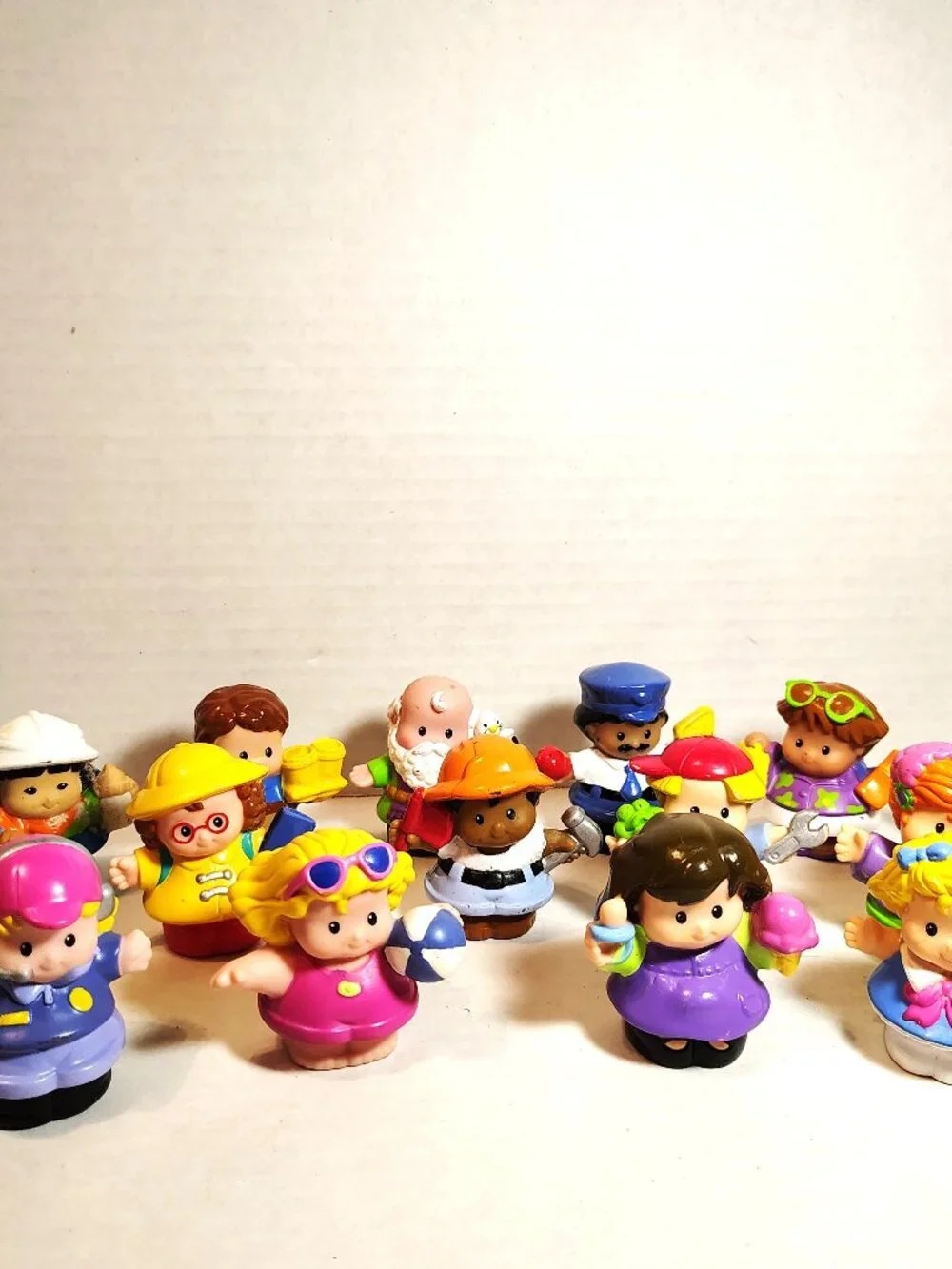 Fisher Price 15 Little People Construction Mechanic Zoo Beach Noah